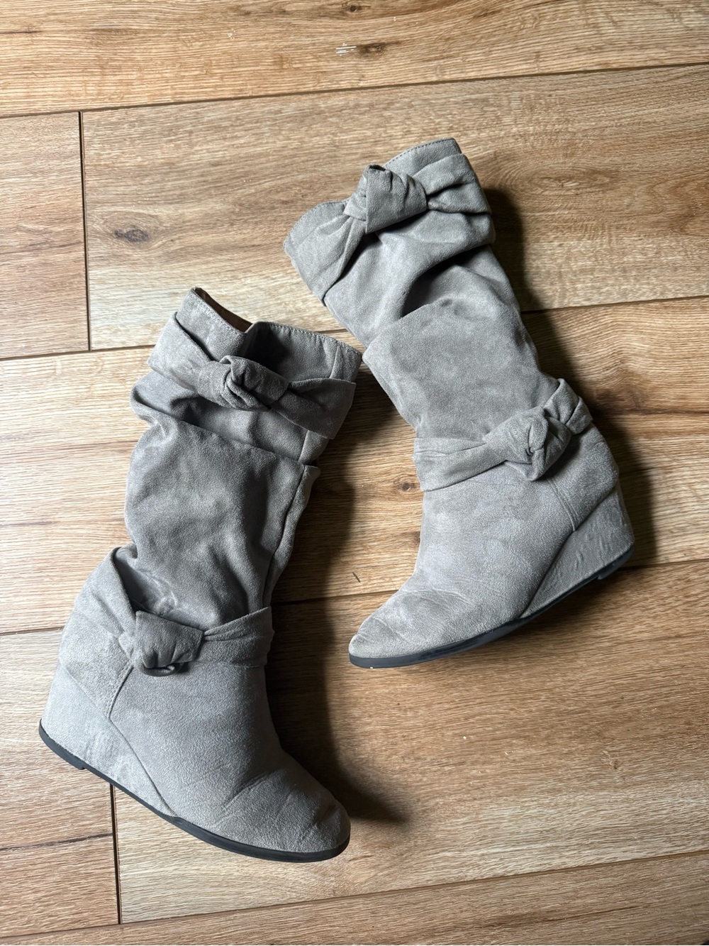 Girl’s Gray Slouchy Wedge Boots with Knot Detail
